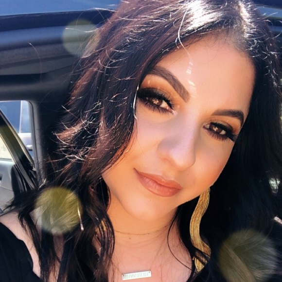 Meet your Posher, Carly - Picture 1 of 1